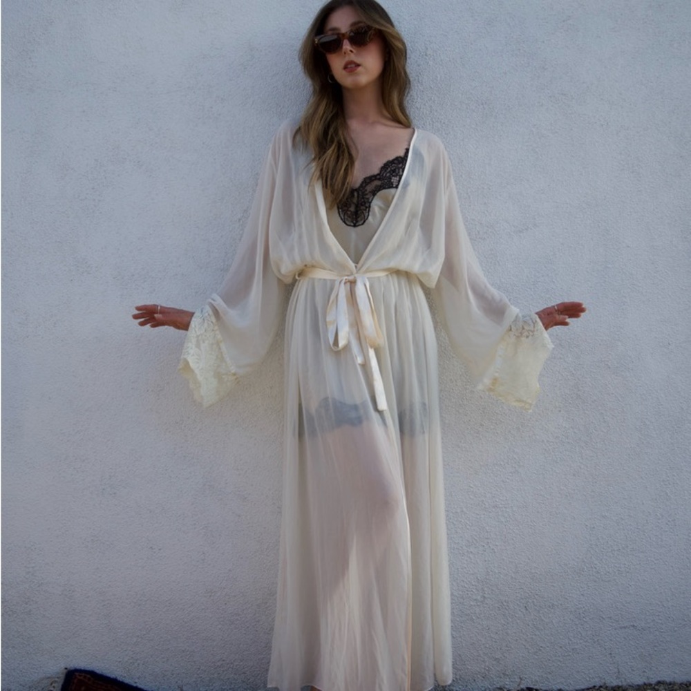 Vintage Elegant Sheer Cream Lace Trim Robe
